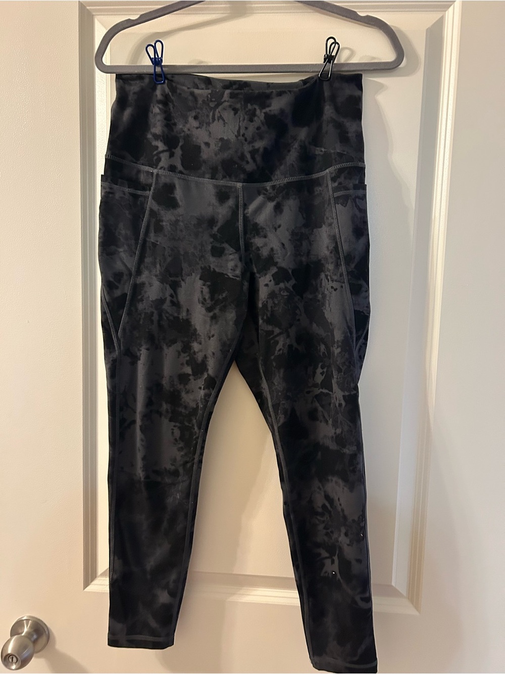Black Tie-Dye Active Leggings with Side Pockets